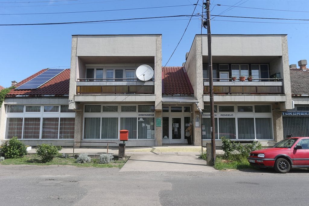 Egészségház(Gyógyszertár, védőnő, fogászat, háziorvosi rendelő)