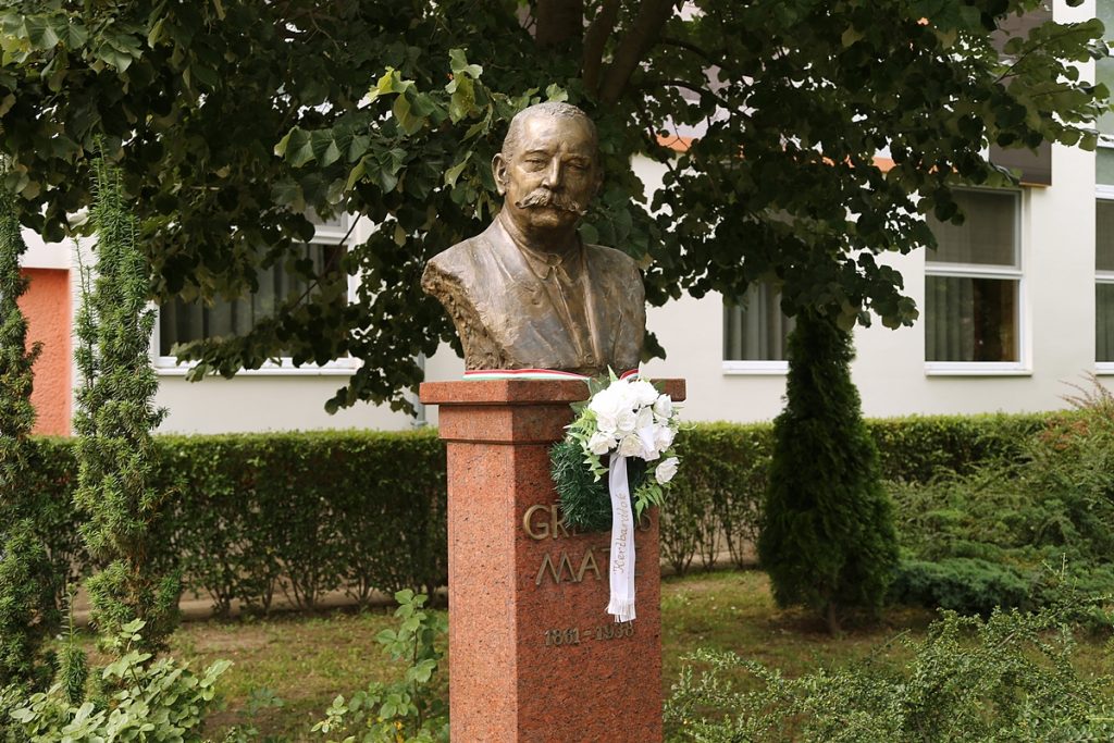Gregus Máté bronz szobra